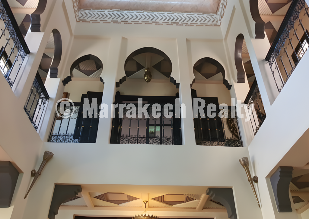 Villa Riad de Charme en Résidence Sécurisée – Route de Fès
