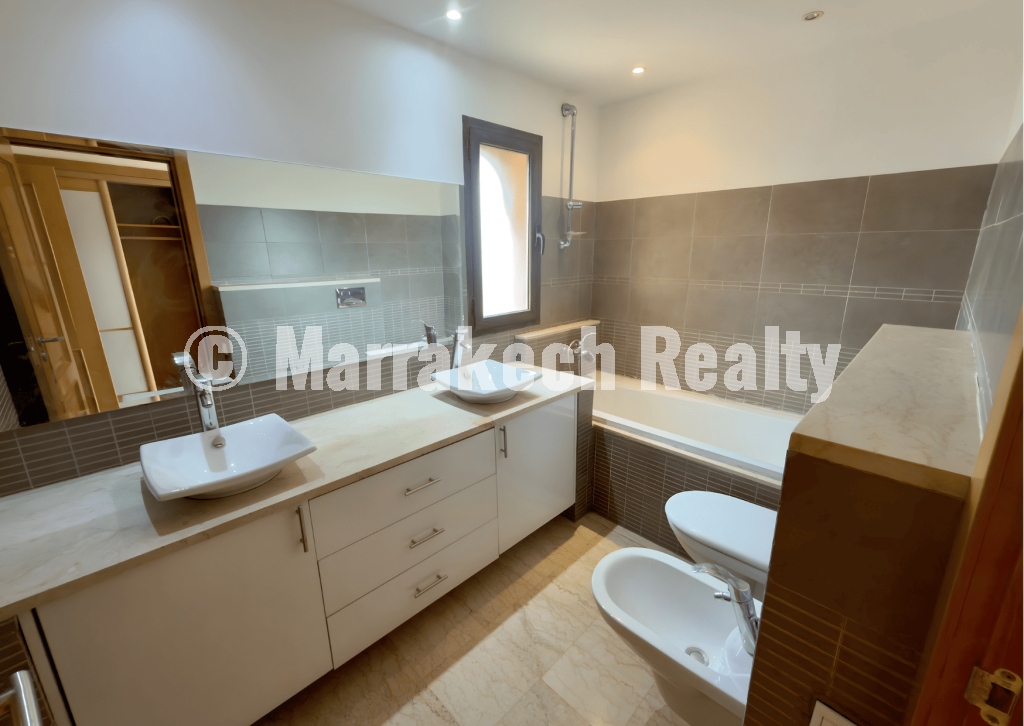 Duplex d’Exception à Vendre – Résidence Sécurisée Proche Morocco Mall