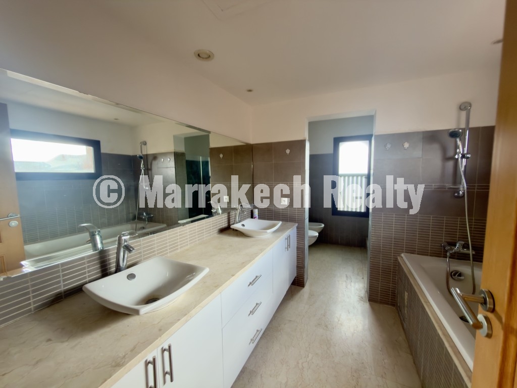 Duplex d’Exception à Vendre – Résidence Sécurisée Proche Morocco Mall