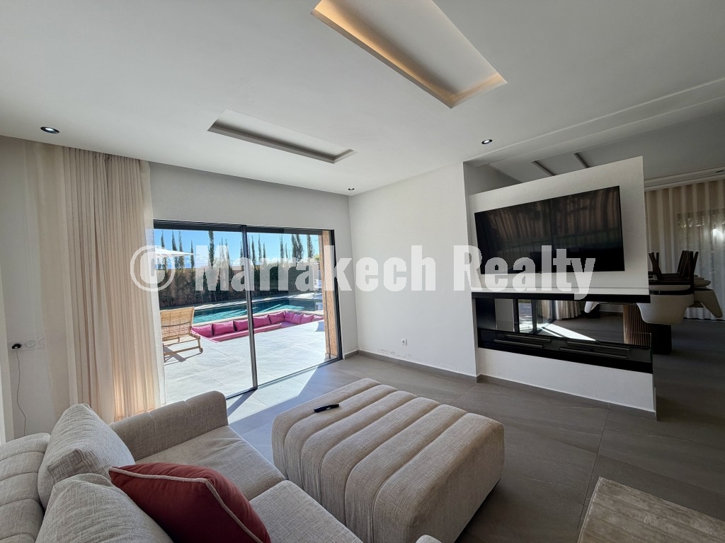 Villa Moderne Isolée avec Vue Atlas à Vendre – Route de l’Ourika