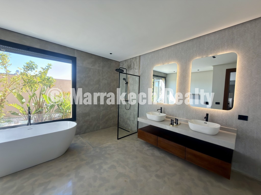 Villa de Luxe 4 Suites à Vendre – Route de l’Ourika