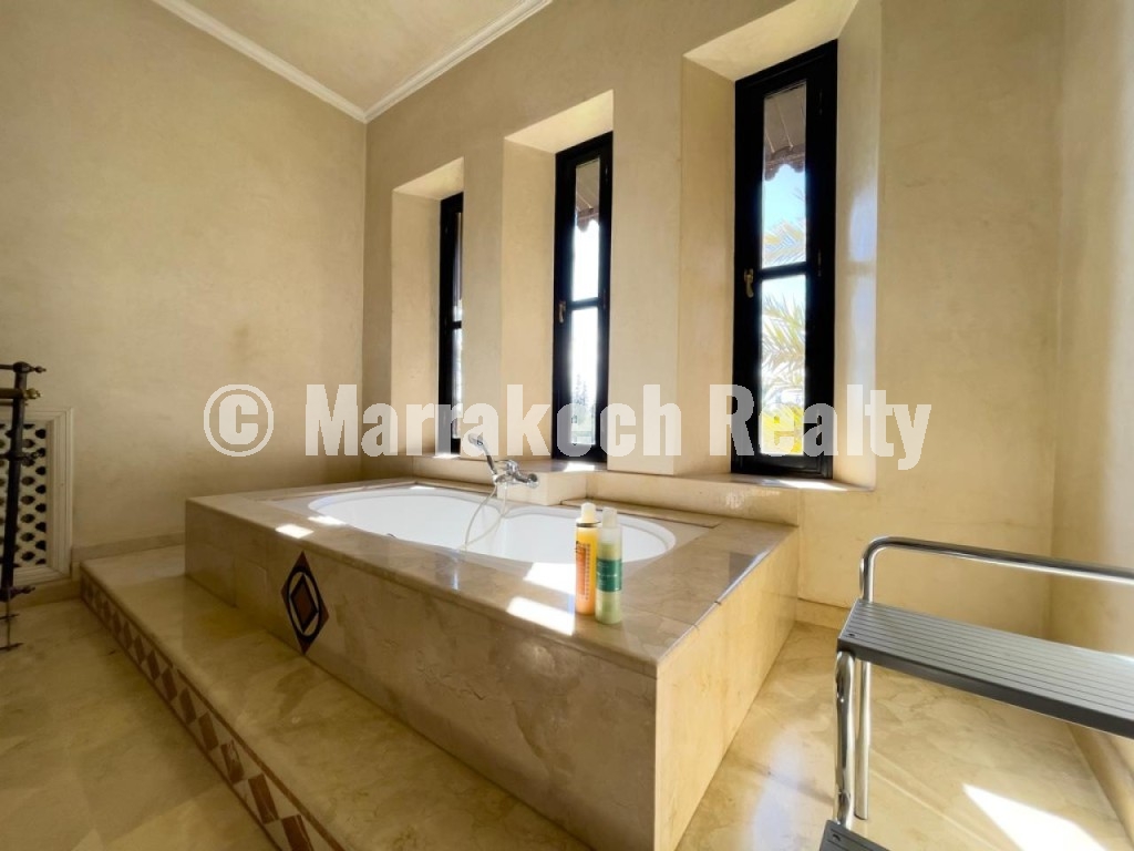 Villa Riad de Prestige à Louer route de Tahanaout