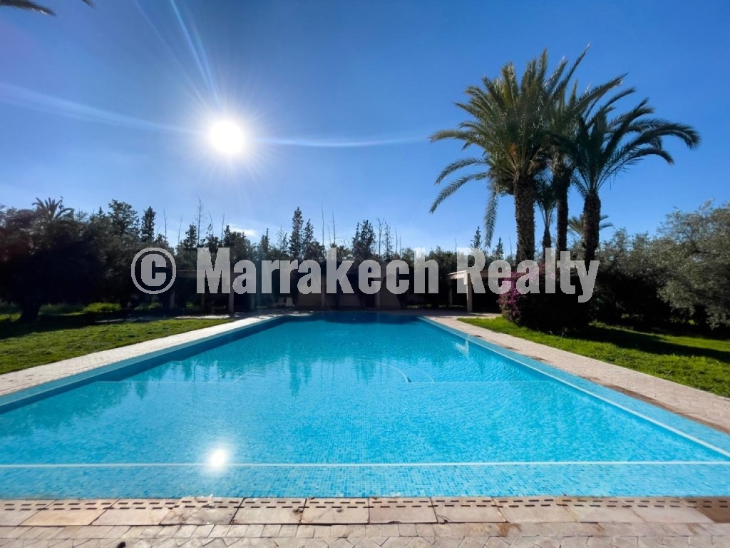 Villa Riad de Prestige à Louer route de Tahanaout