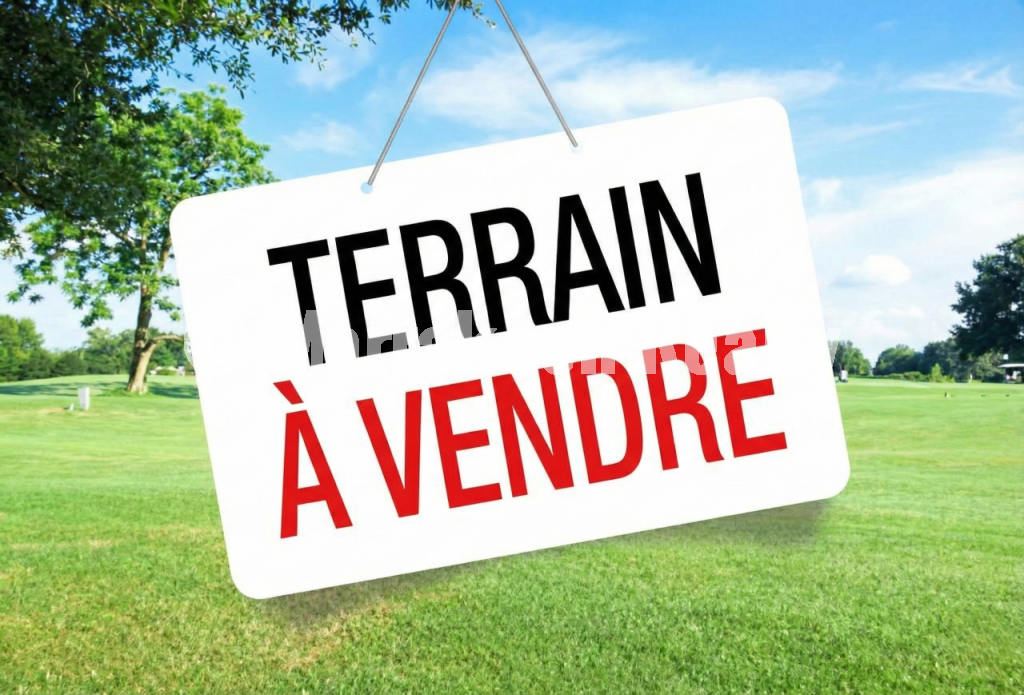 Terrain constructible R+2 à deux façades à vendre – Près du Royal Golf