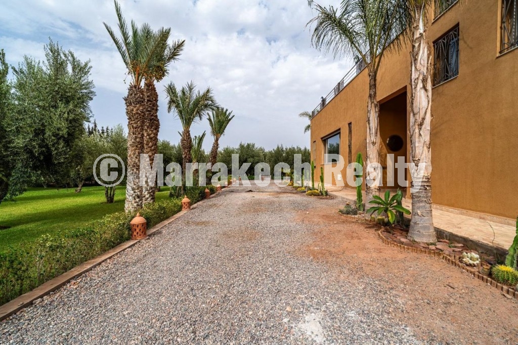 Luxury Farmhouse Villa for Rent – Fes Road