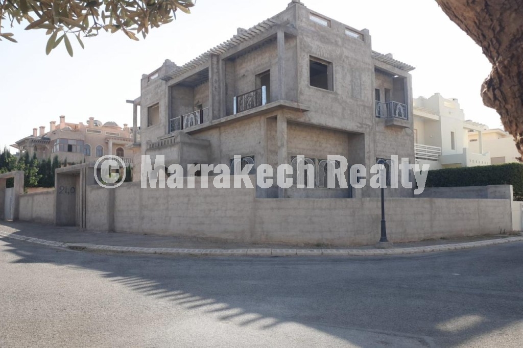 For Sale – Semi-Finished Villa – 5 Bedrooms