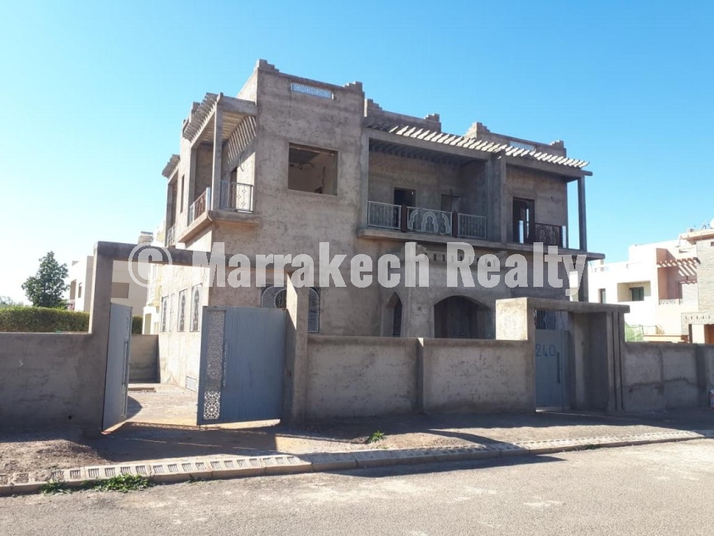 For Sale – Semi-Finished Villa – 5 Bedrooms