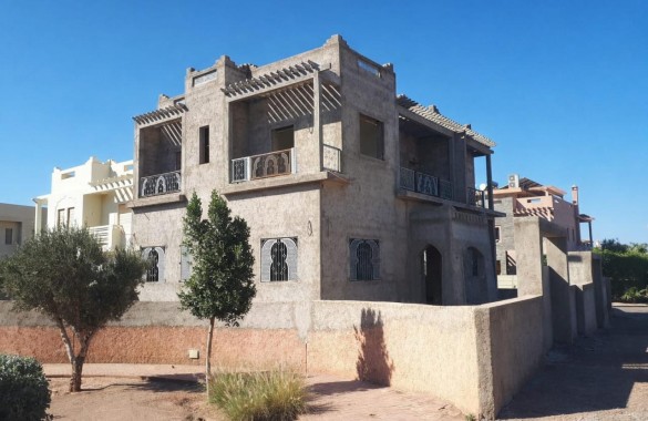 À Vendre – Villa Semi-Finie – 5 Chambres