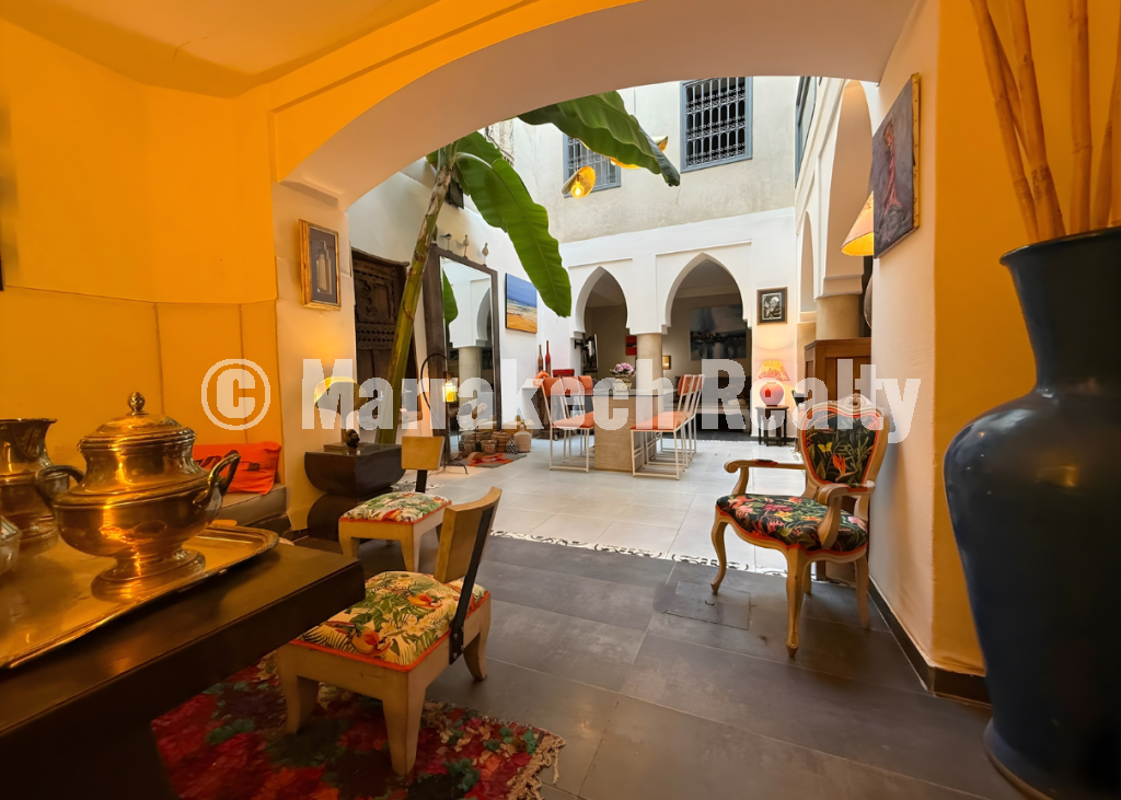 Riad de Charme à Vendre au Cœur de Quartier Kennaria