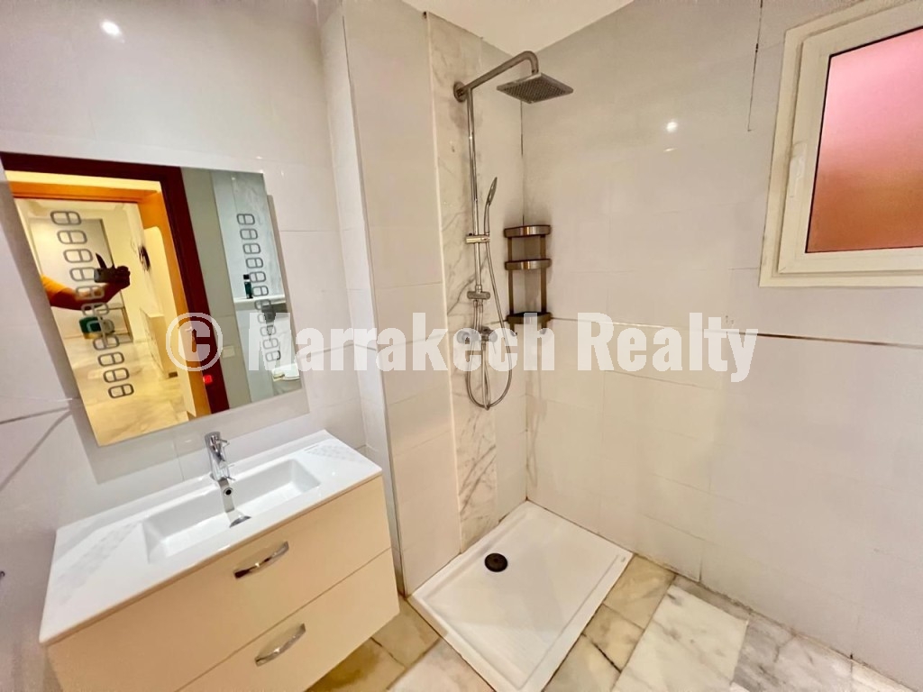 Appartement avec Grande Terrasse Vue Piscine – Avenue Mohammed VI