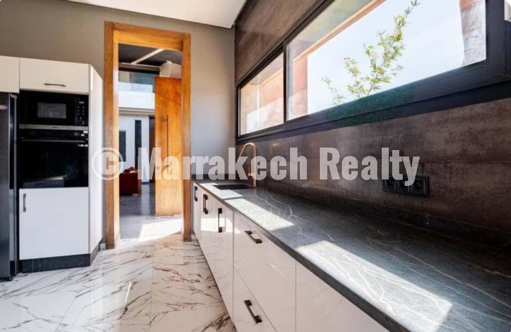 Magnifique Villa 5 suites à Vendre sur la route de Fès