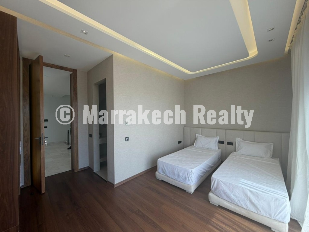 Villa 5 suites à vendre – Domaine golfique sécurisé Route de l’Ourika