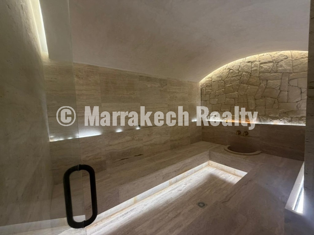Villa 5 suites à vendre – Domaine golfique sécurisé Route de l’Ourika