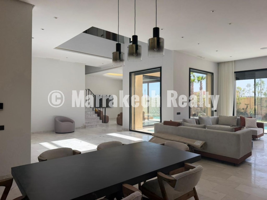Villa 5 suites à vendre – Domaine golfique sécurisé Route de l’Ourika