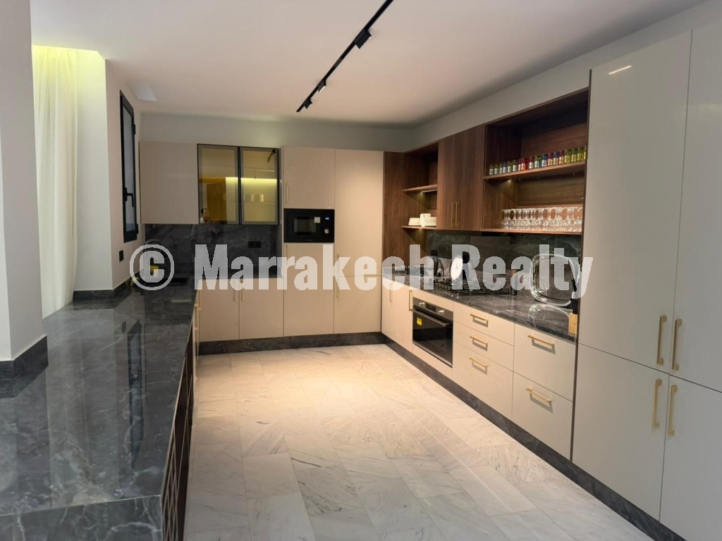 Villa 5 suites à vendre – Domaine golfique sécurisé Route de l’Ourika