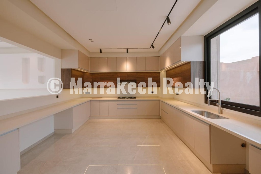 Contemporary 5-bedroom villa for sale in Akenza Golf