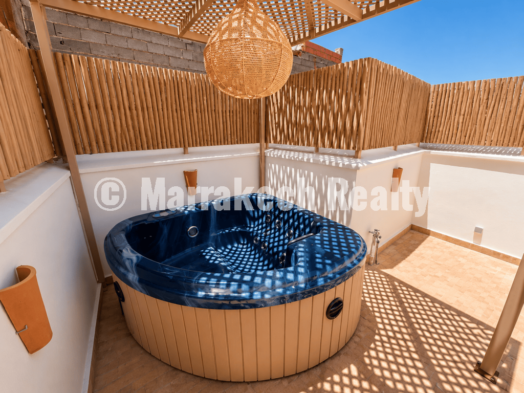 Riad TITRÉ de Charme à Vendre à Bab Doukkala – 3 chambres, jacuzzi et terrasse
