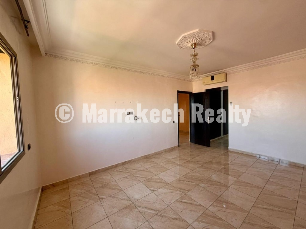 Appartement 3 chambres avec garage sur la Route d’Agadir