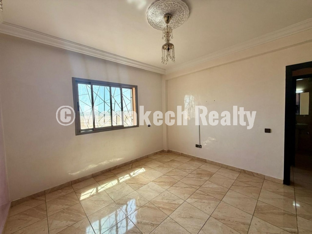 Appartement 3 chambres avec garage sur la Route d’Agadir