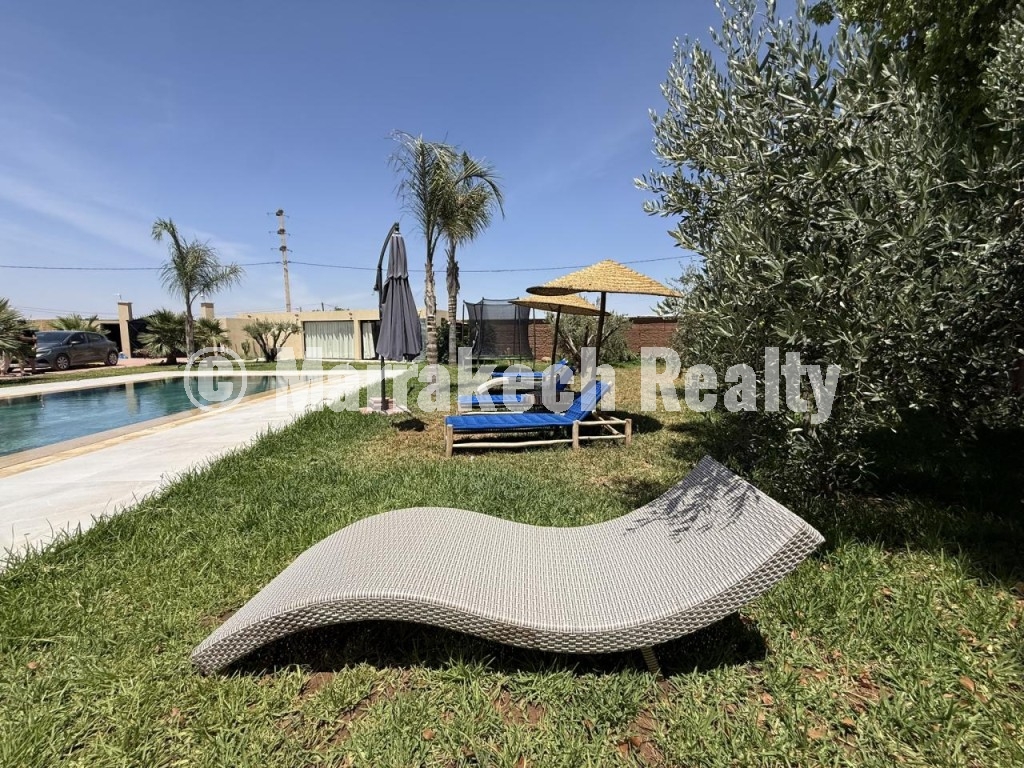 Villa contemporaine meublée avec VNA à vendre sur la Route de Fès