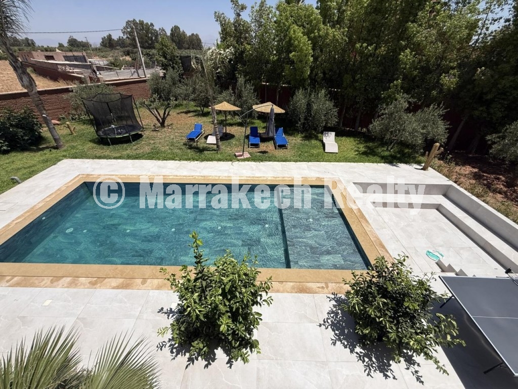 Villa contemporaine meublée avec VNA à vendre sur la Route de Fès