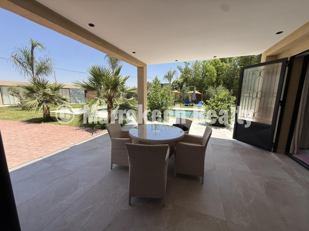 Villa contemporaine meublée avec VNA à vendre sur la Route de Fès
