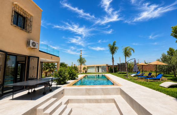 Villa contemporaine meublée avec VNA à vendre sur la Route de Fès