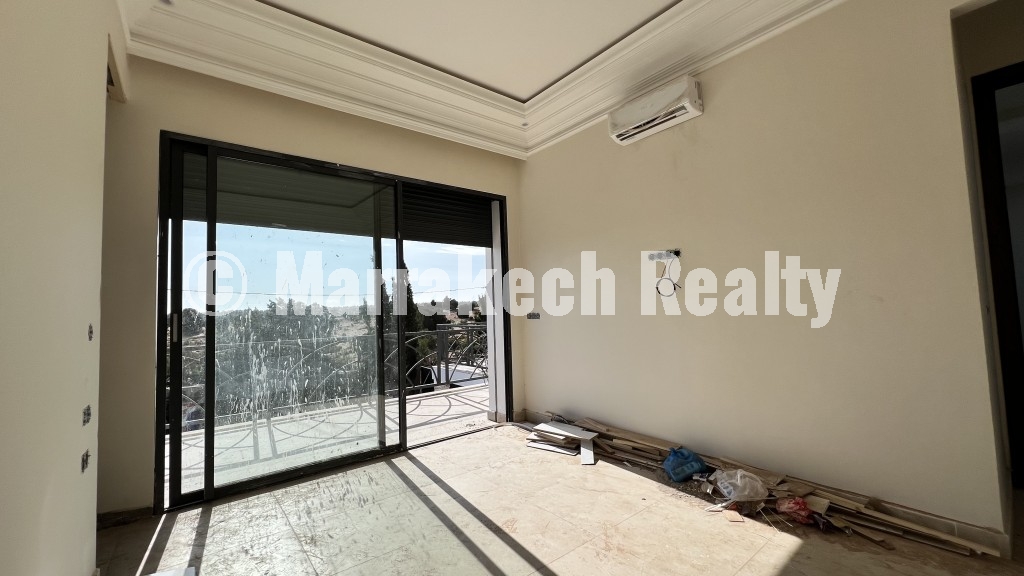 Villa contemporaine neuve à vendre à Essaouira – 3 chambres, piscine à débordement et vue forêt