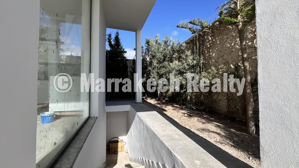 Villa contemporaine neuve à vendre à Essaouira – 3 chambres, piscine à débordement et vue forêt