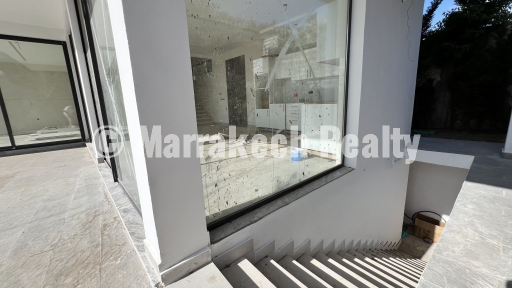 Villa contemporaine neuve à vendre à Essaouira – 3 chambres, piscine à débordement et vue forêt