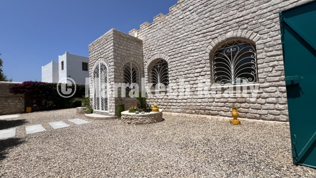 Magnifique villa en pierre entièrement rénovée avec piscine à Ghazoua – Essaouira